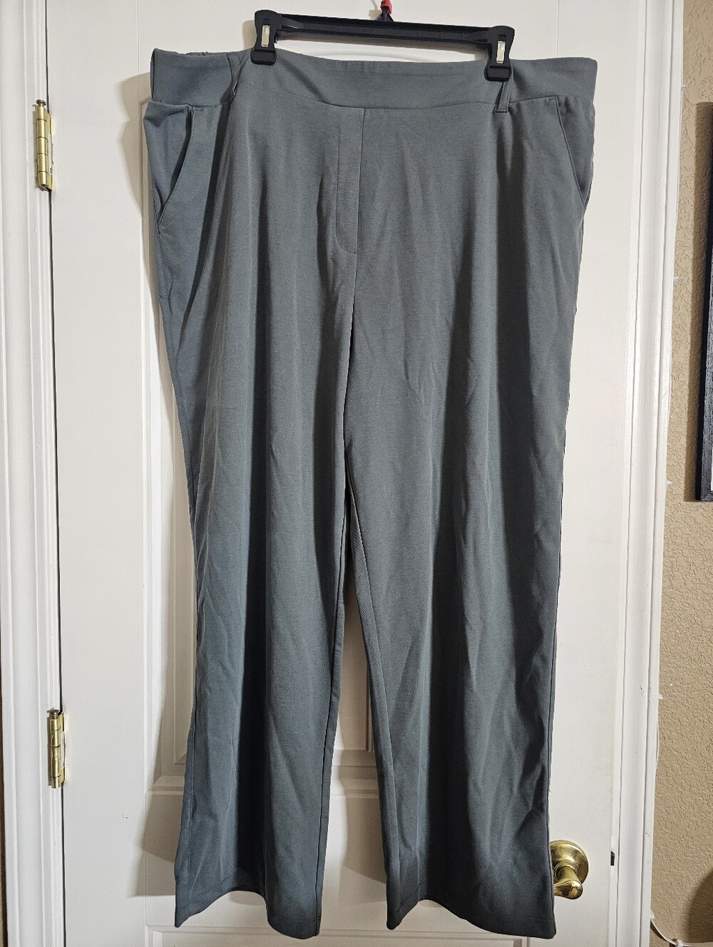 New Woman's size XXL pants (55% Lyocell 39%nylon 6%spandex)